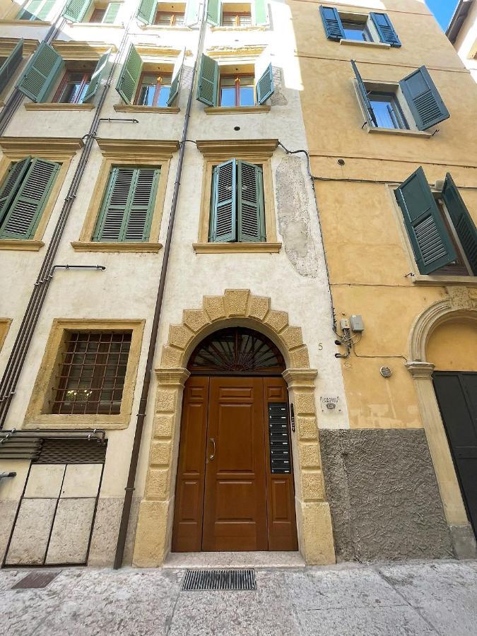 Magnolia Home - Piazza Delle Erbe Verona Eksteriør billede